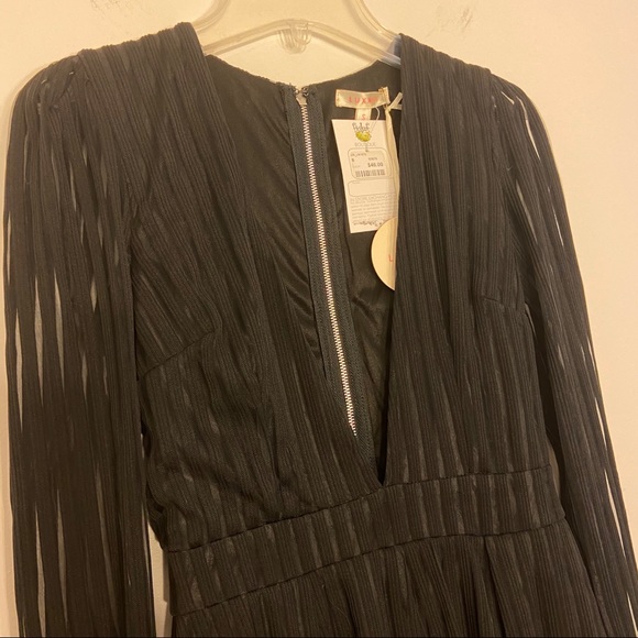 NWT Luxxel Low-Cut Long-Sleeve Black Romper - Picture 2 of 11